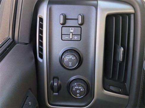 Used 2018 GMC Sierra 1500 SLT image 17