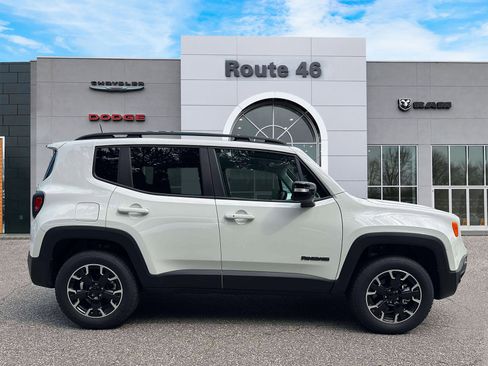 Used 2023 Jeep Renegade Latitude AWD/4WD image 6