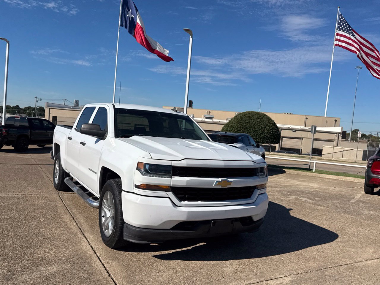 Used 2018 Chevrolet Silverado 1500 Custom w/ Custom Convenience Package RWD image 3