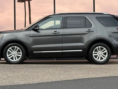 Used 2017 Ford Explorer XLT w/ Equipment Group 202A FWD image 5