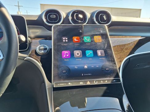 Used 2025 Mercedes-Benz GLC 300 image 13