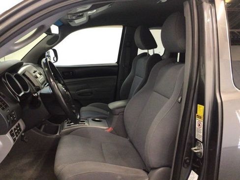 Used 2011 Toyota Tacoma 4x4 Access Cab V6 w/ TRD Sport Pkg image 8