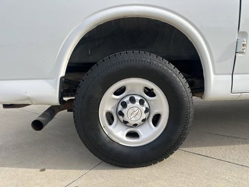 Used 2018 Chevrolet Express 2500 w/ Driver Convenience Package image 11