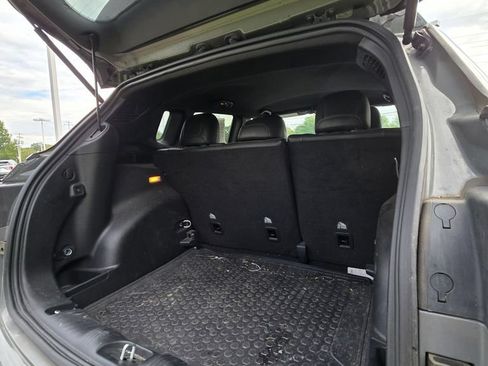 Used 2023 Jeep Compass Latitude w/ Convenience Group AWD/4WD image 4