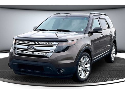 Used 2015 Ford Explorer XLT w/ Equipment Group 202A AWD/4WD image 15