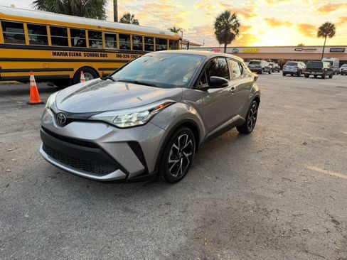 Used 2020 Toyota C-HR XLE FWD image 1