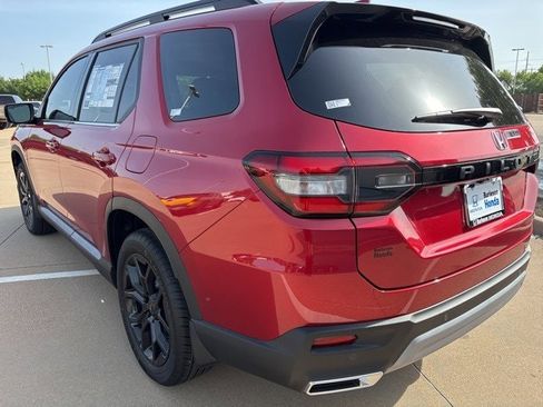 New 2025 Honda Pilot Touring image 4
