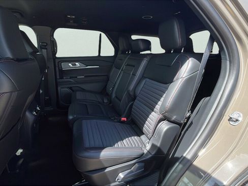 New 2026 Ford Explorer ST-Line w/ ST-Line Street Pack AWD/4WD image 16