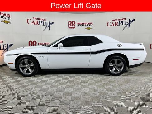 Used 2015 Dodge Challenger SXT image 4