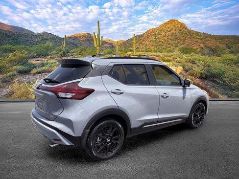 Used 2023 Nissan Kicks SR w/ Interior Electronics Package FWD image 4