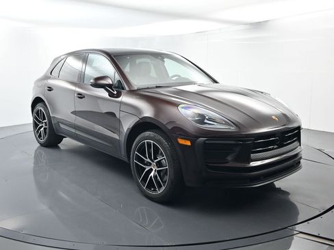 Certified 2023 Porsche Macan image 16