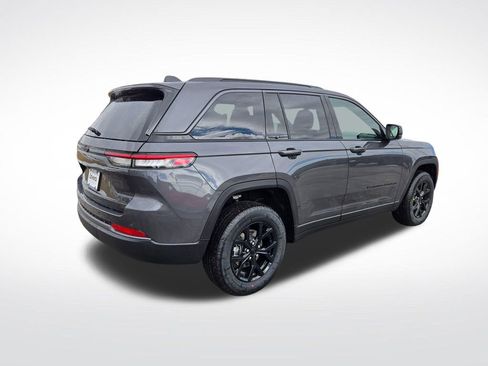 New 2026 Jeep Grand Cherokee Laredo image 3