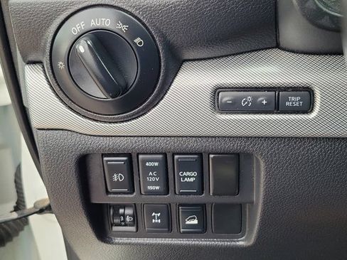 Used 2019 Nissan Titan PRO-4X w/ Pro-4x Convenience Package AWD/4WD image 22