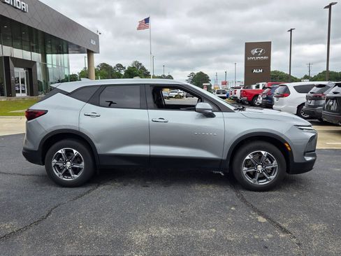 Used 2025 Chevrolet Blazer LT FWD image 14