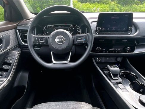 Used 2023 Nissan Rogue SV AWD/4WD image 17