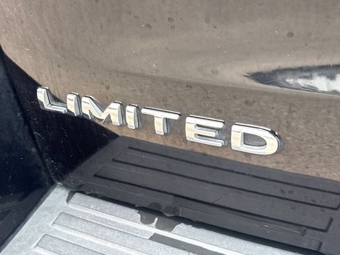 Used 2024 Ford Expedition Limited AWD/4WD image 9