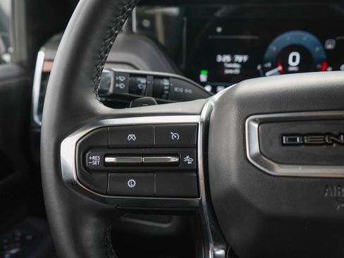 Used 2025 GMC Yukon Denali AWD/4WD image 27