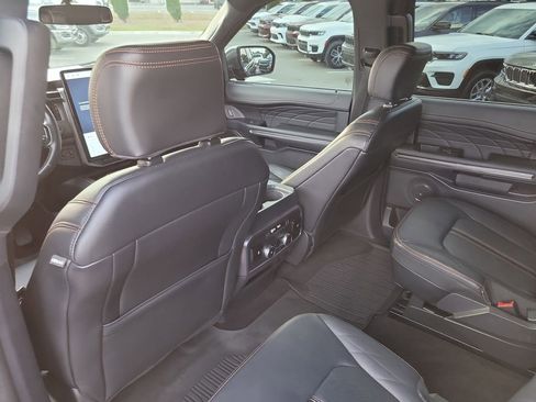 Used 2023 Ford Expedition Platinum image 11