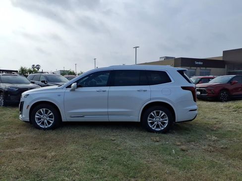 Used 2023 Cadillac XT6 Luxury w/ LPO, Floor Liner Package FWD image 2