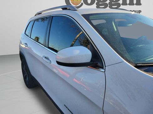 Used 2019 Jeep Cherokee Limited w/ Luxury Group image 26