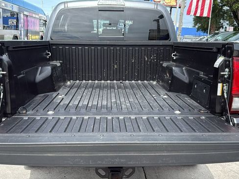 Used 2022 Toyota Tacoma SR5 RWD image 9