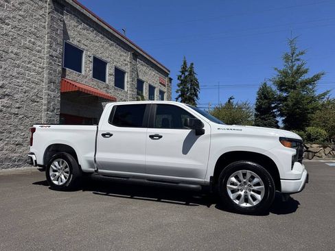 Used 2025 Chevrolet Silverado 1500 Custom AWD/4WD image 2