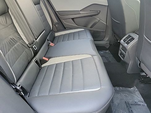 Used 2022 Volkswagen Taos SEL w/ Panoramic Sunroof Package image 15