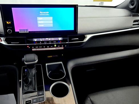 Used 2026 Toyota Sienna Platinum image 32