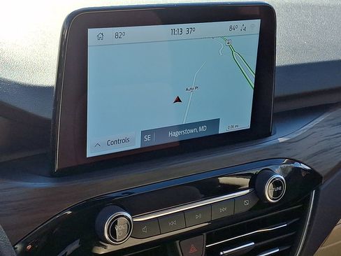 Used 2020 Ford Escape Titanium image 17