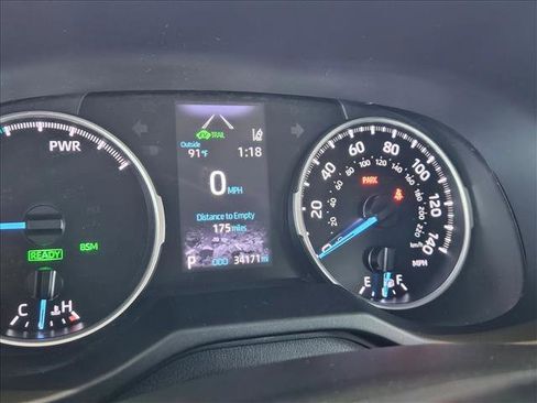 Used 2021 Toyota RAV4 XLE image 7