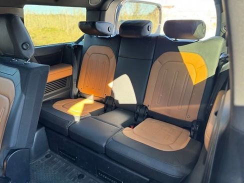 Used 2023 Land Rover Defender 130 X image 9