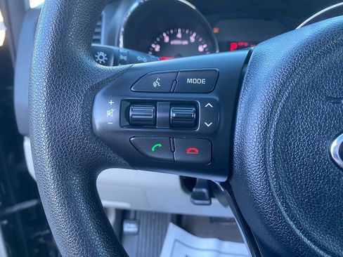 Used 2018 Kia Sedona L image 16