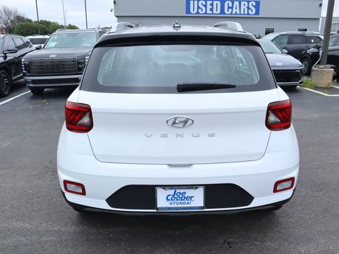 New 2026 Hyundai Venue SEL FWD image 18