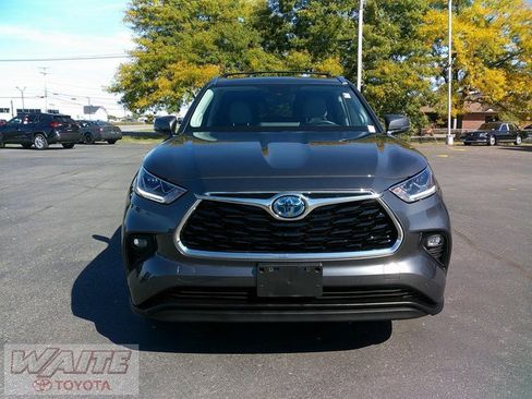 Used 2023 Toyota Highlander Limited image 6