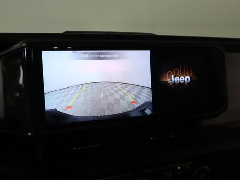 Used 2025 Jeep Gladiator Sport AWD/4WD image 6