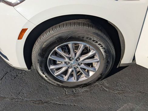 Used 2024 Buick Enclave Premium image 38