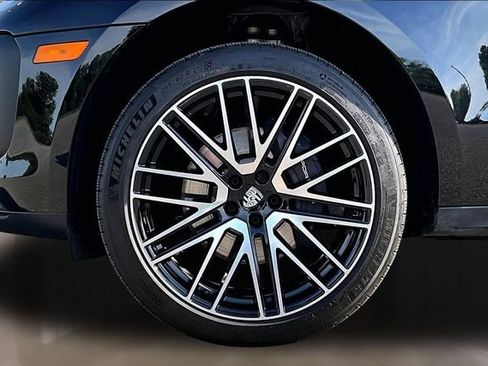 Used 2025 Porsche Macan image 28