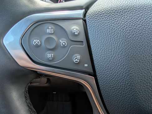 Used 2023 Chevrolet Traverse Premier image 35