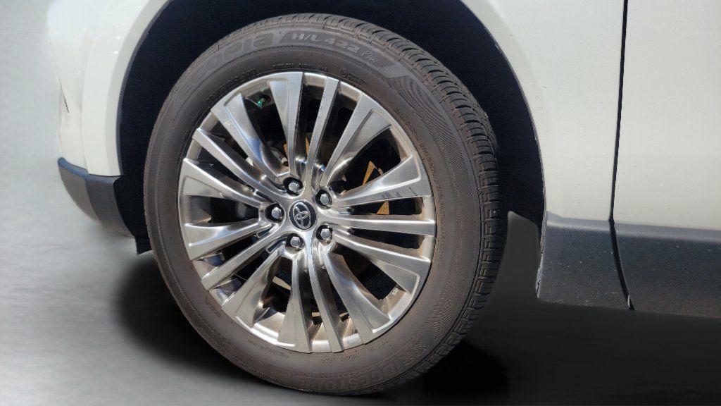 Used 2024 Toyota Venza Limited AWD/4WD image 2