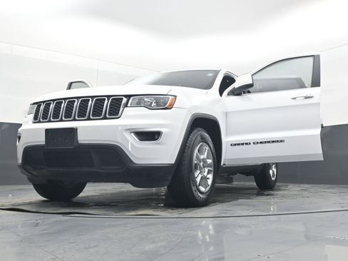 Used 2017 Jeep Grand Cherokee Laredo w/ Quick Order Package 2BE image 36