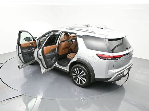 Used 2024 Nissan Pathfinder Platinum w/ Cargo Package AWD/4WD image 24