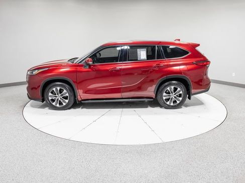 Used 2020 Toyota Highlander XLE image 37