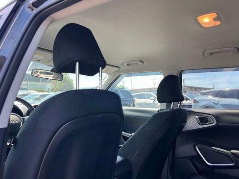 Certified 2023 Kia Soul LX w/ LX Technology Package FWD image 11