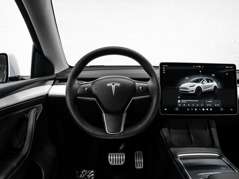 Used 2023 Tesla Model Y Performance AWD/4WD image 22