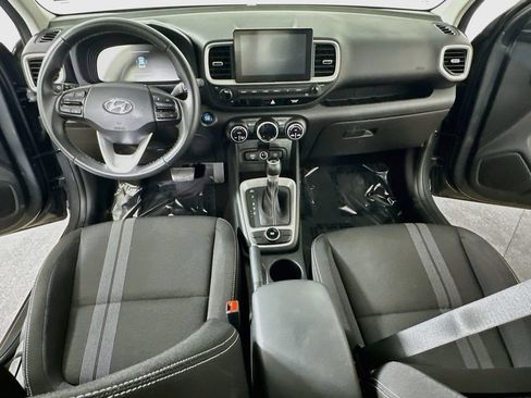 Used 2025 Hyundai Venue SEL FWD image 16