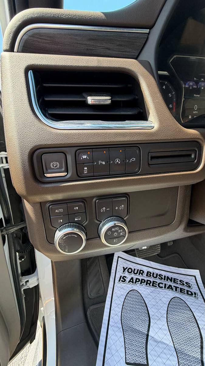 Used 2021 GMC Yukon SLT w/ SLT Luxury Package AWD/4WD image 11