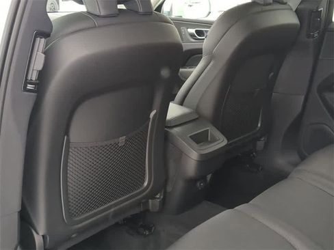 Used 2021 Volvo XC60 T5 Momentum w/ Premium Package image 17