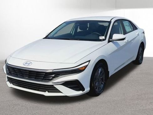 Used 2025 Hyundai Elantra Blue FWD image 39