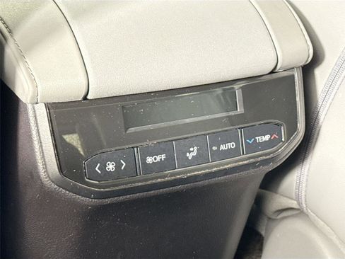 Used 2023 Toyota Highlander Limited image 41