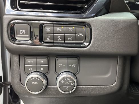 New 2026 GMC Yukon XL AT4 w/ AT4 Premium Package image 14